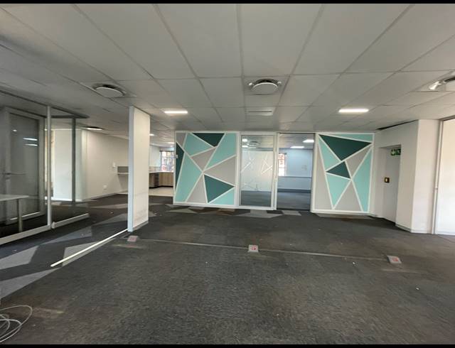 283M² OFFICE TO LET IN BRYANSTON